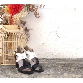 Valeria Bicolor sandalia con borlas